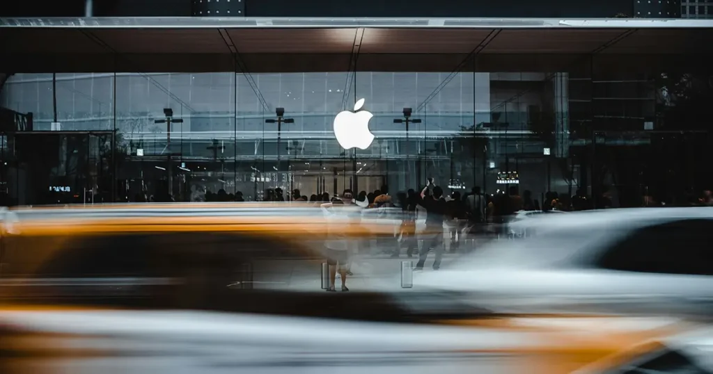 Apple Rục Rịch Tung 'Vũ Khí Bí Mật' - Chip Siêu Tiết Kiệm Pin Cho Kính Thông Minh, Mở Ra Kỷ Nguyên AI Thời Trang Kính Đầy Hứa Hẹn?