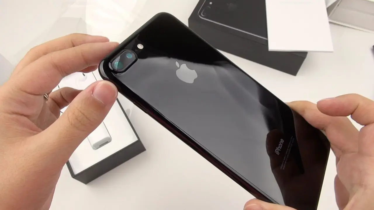 Có nên mua iPhone 1978 hay không? Đâu là điều mà người dùng nên cân nhắc?