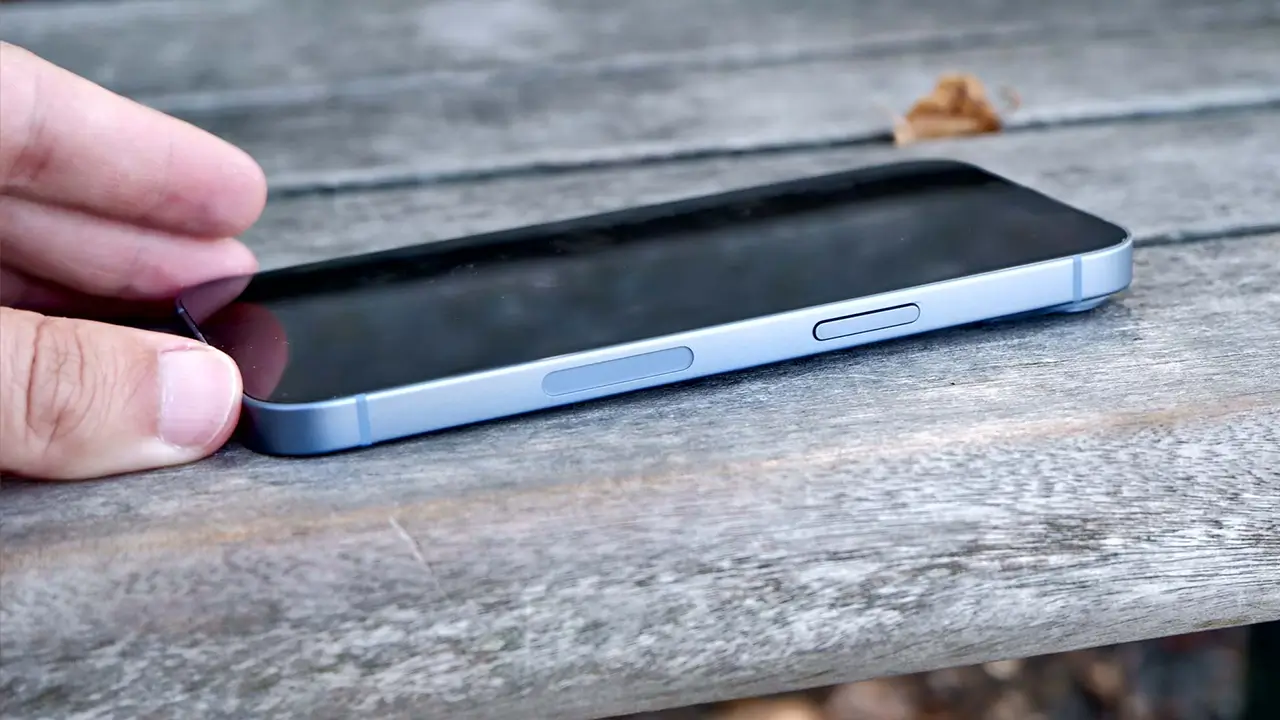 Có nên mua iPhone Lock hay không? Ai sẽ là người thích hợp?