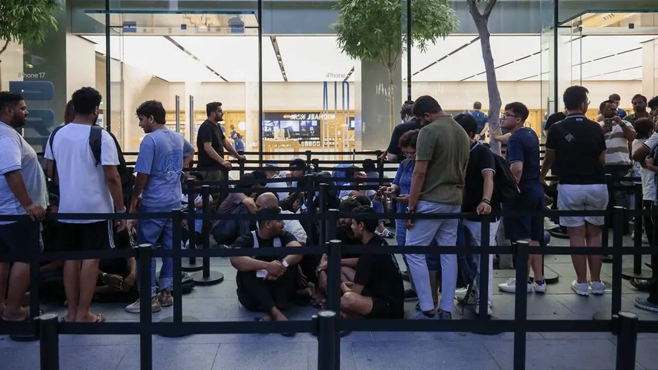 Không khí ngày mở bán iPhone tại Singapore năm nào cũng rất nhộn nhịp